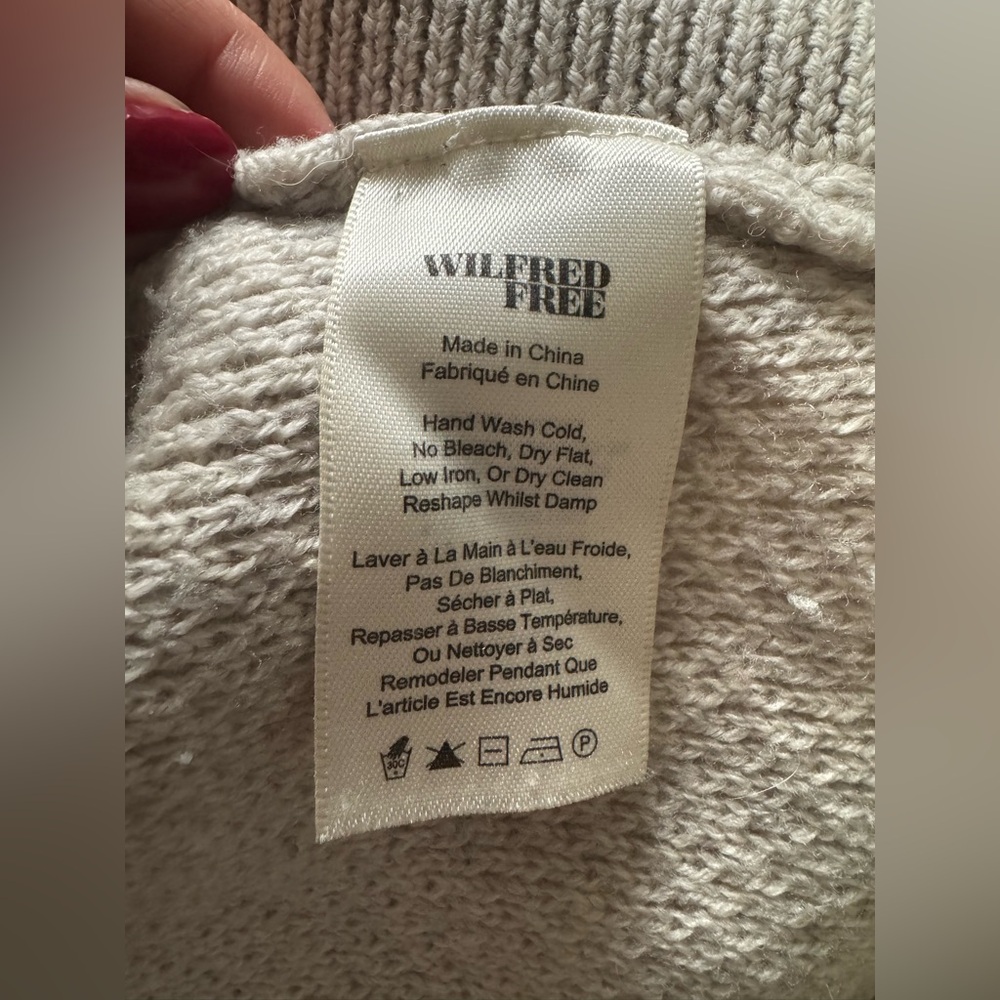 Aritzia 100% Merino Wool Wilfred Free "Isabelli" Sweater XS - Picture 8 of 13
